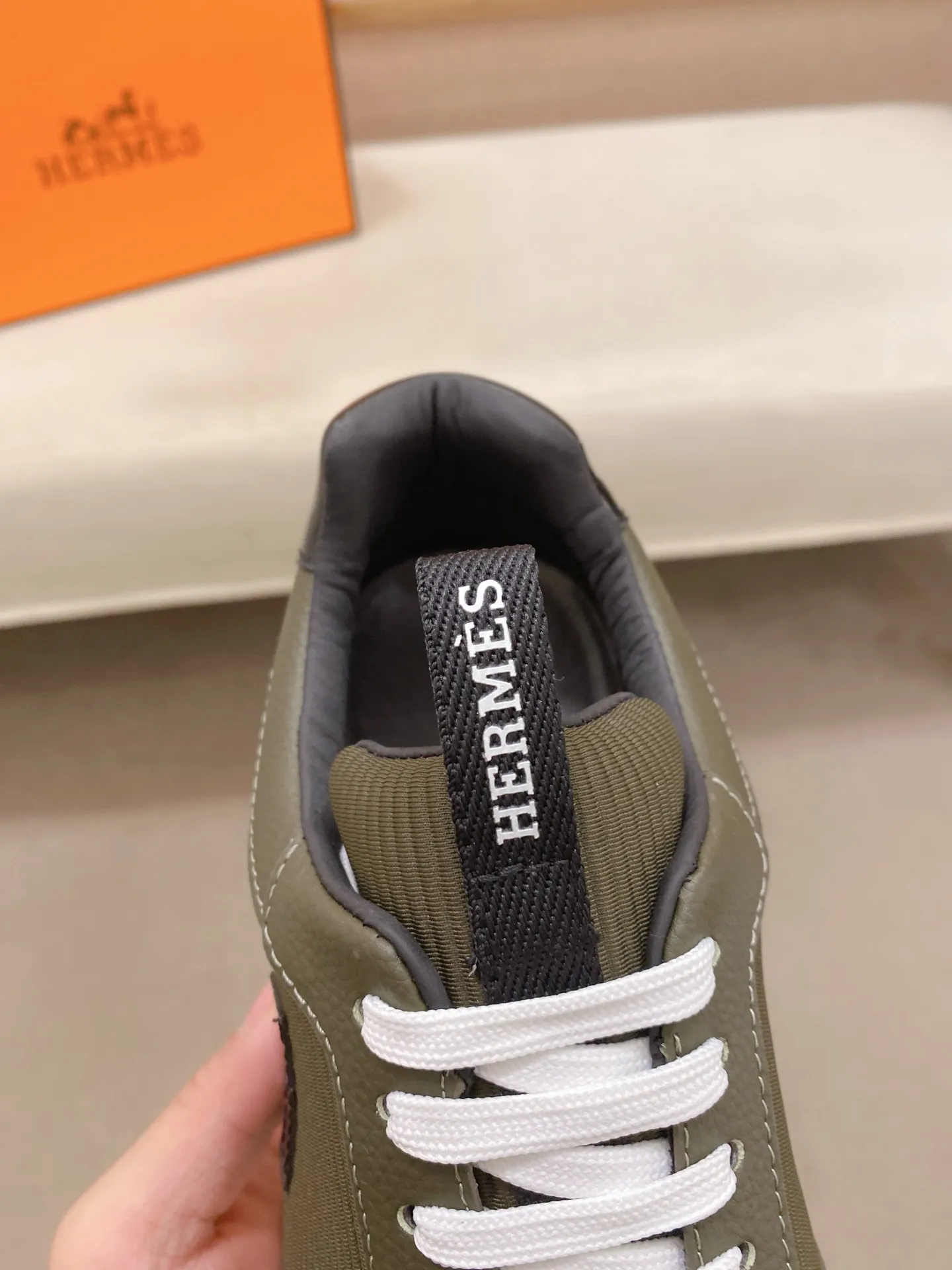 Ex-factory price: 460💰《HERMES》【Classic original single version】Hermès; top 🔝purchasing agent🔍🔍men's latest 🇺🇸 counter sales simultaneously, imported from Italy original ▲▲cowhide ▲▲ (high-end, nobility, class) ) Exquisite workmanship (Italian 🇮🇹 imported water-dyed 🐂 cowhide lining) sole: original sole provided by the original factory, ⚠️exclusive double-layer activity·TPR·rubber·combined molded outsole; super comfortable·wear-resistant·non-slip·environmental protection The real thing is more beautiful if you take the real thing (high quality, follow the order). You can enter and exit the counter at will * Number of yards: 38-44 (45 can be customized and cannot be returned or exchanged)